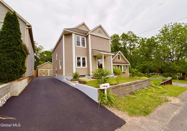 3rd image of 32 Mount Stuart Rd, Rotterdam, NY 12304 | MLS# 202618899