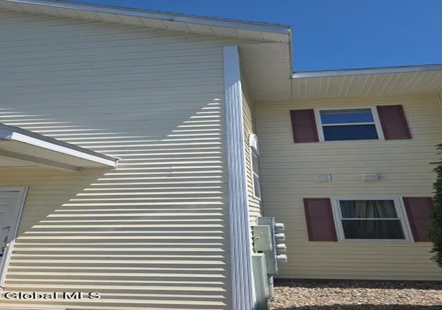 4th image of 1102 Cambridge Manor Dr, Scotia, NY 12302