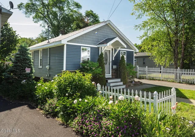 Homes for sale in Rotterdam, NY | 2872 Guilderland Ave, Rotterdam, NY 12306 | MLS# 202619220