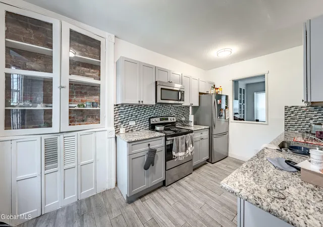 Listing Photo 4 - Condo for sale in building located at 177 Lancaster St, Albany, NY 12210