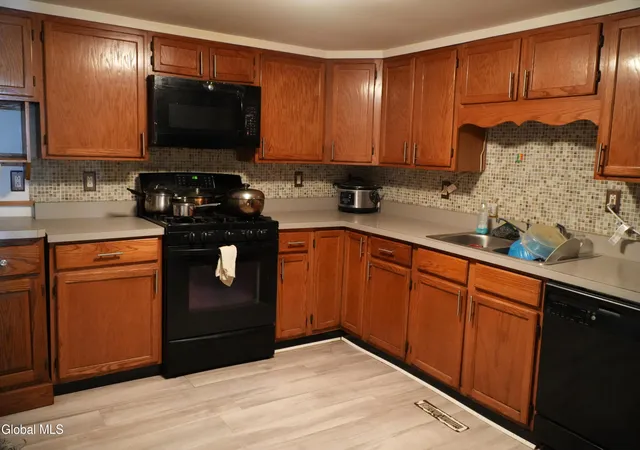 4th image of 230 Livingston Ave, Albany, NY 12210 | MLS# 202619238