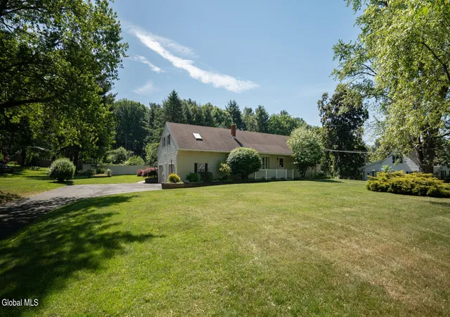 2nd image of 559 Bloomingrove Dr, North Greenbush, NY 12144 | MLS# 202619369