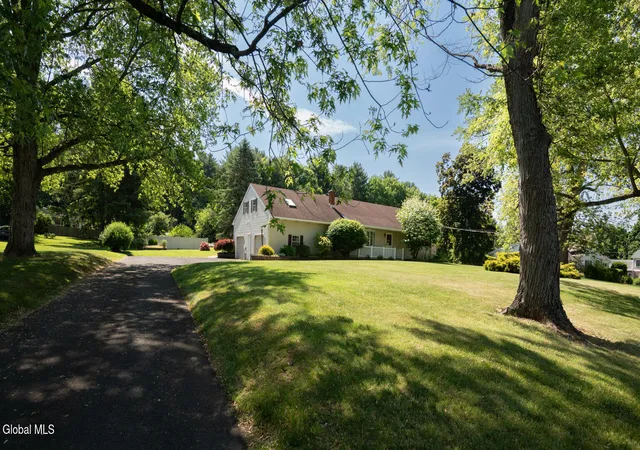3rd image of 559 Bloomingrove Dr, North Greenbush, NY 12144 | MLS# 202619369