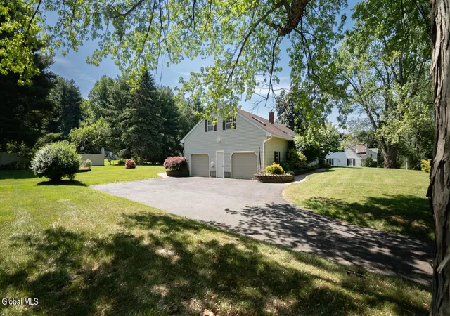 4th image of 559 Bloomingrove Dr, North Greenbush, NY 12144 | MLS# 202619369