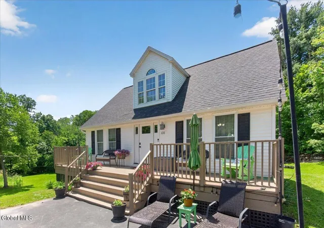Homes for sale in Schaghticoke, NY | 131 Calhoun Dr, Schaghticoke, NY 12182 | MLS# 202619297