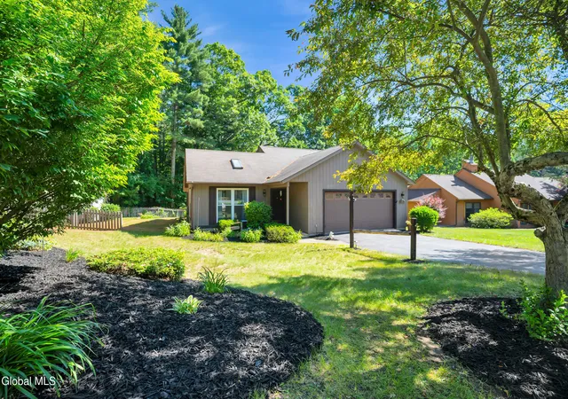 Photo 3 of Single family home for sale at 35 Meadow Rue Pl, Ballston Spa, NY 12020 | MLS# 202620047 | Listing updated on 2026-08-26