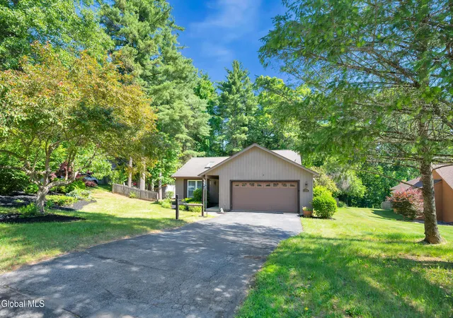 Photo 3 of Single family home for sale at 35 Meadow Rue Pl, Ballston Spa, NY 12020 | MLS# 202620047 | Listing updated on 2026-08-26