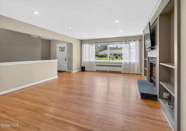 Photo 3 of Single family home for sale at 10 Willo Ln, Albany, NY 12211 | MLS# 202619379 | Listing updated on 2026-08-24