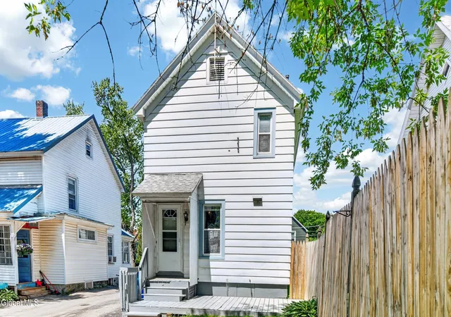 Homes for sale in Johnstown, NY | 528 1/2 N Market St, Johnstown, NY 12095 | MLS# 202619163