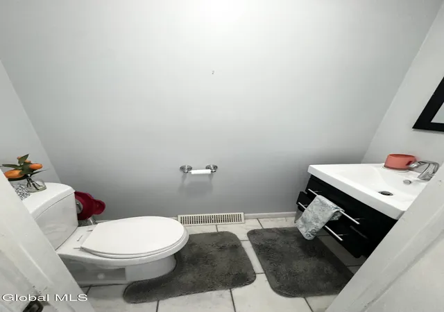 4th image of 174 Williamsburg Ct, Albany, NY 12203 | MLS# 202619326