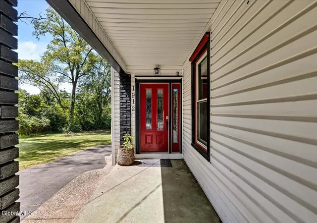 Homes for sale in Niskayuna, NY | 1912 Union St, Niskayuna, NY 12309 | MLS# 202619144