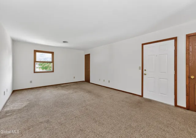 5th image of 102 Cedarview Ln, Colonie, NY 12189 | MLS# 202619396