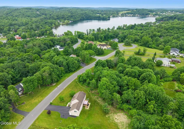 4th image of 9 Thomas Dr, North Greenbush, NY 12198 | MLS# 202620322