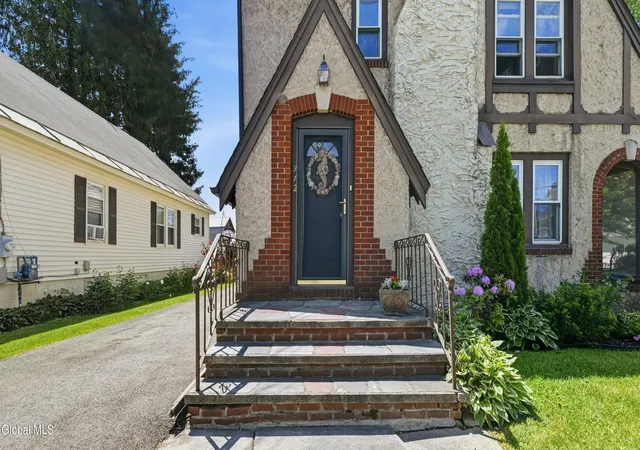 Homes for sale in Johnstown, NY | 312 E Main St, Johnstown, NY 12095 | MLS# 202619498