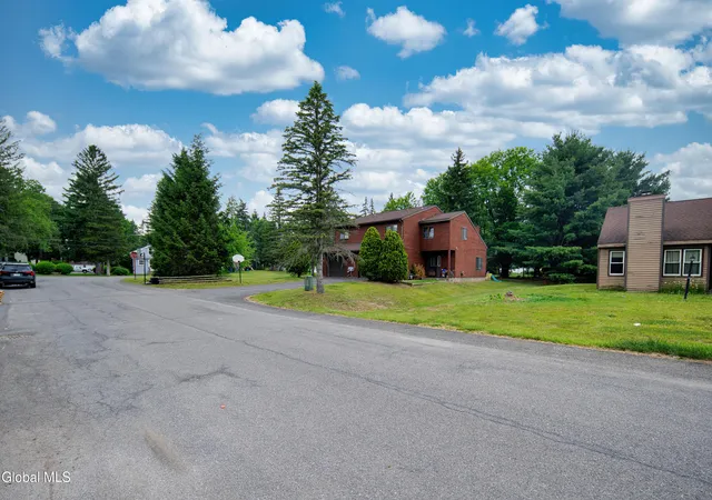 24th image of 101 103 Stone Ridge Ct, Guilderland, NY 12009 | MLS# 202619332