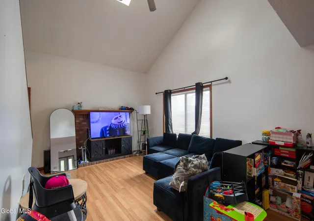 4th image of 101-103 Stone Ridge Ct, Guilderland, NY 12009 | MLS# 202619332