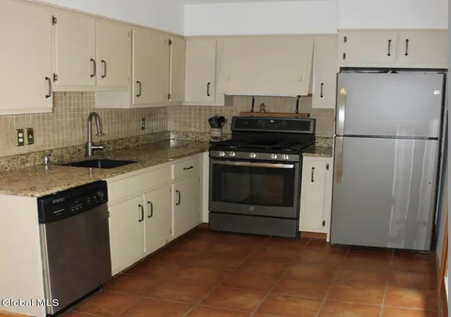 5th image of 4 Mari Nol Cir, Halfmoon, NY 12065 | MLS# 202619312