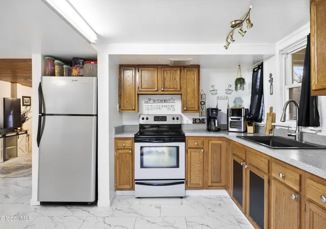 3rd image of 79 Starr Ave, Schenectady, NY 12304 | MLS# 202620066
