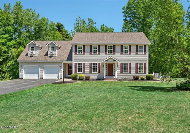 Homes for sale in Schaghticoke, NY | 1033 Old Schaghticoke Rd, Schaghticoke, NY 12154 | MLS# 202619470