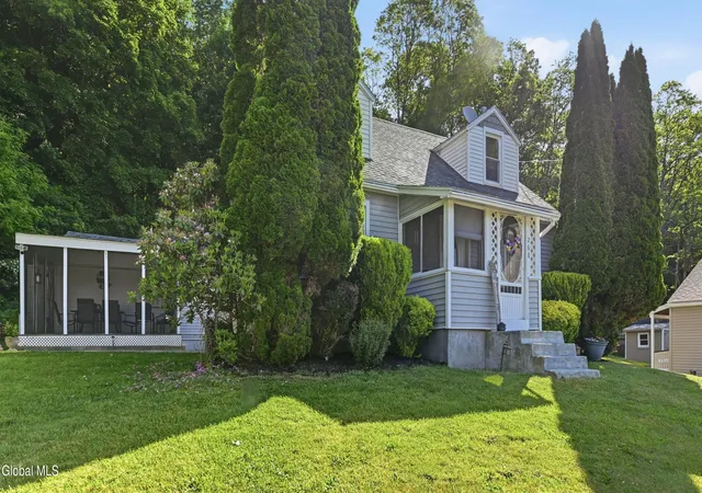 2nd image of 268 Chapman Dr, Amsterdam, NY 12010 | MLS# 202619444
