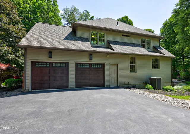 5th image of 1 Oak Brook Blvd, Saratoga Springs, NY 12866 | MLS# 202619844