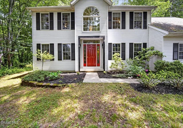 1st image of 7 Brookview Ct, Halfmoon, NY 12065 | MLS# 202619564