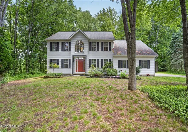 2nd image of 7 Brookview Ct, Halfmoon, NY 12065 | MLS# 202619564