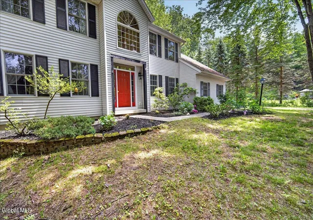 3rd image of 7 Brookview Ct, Halfmoon, NY 12065 | MLS# 202619564