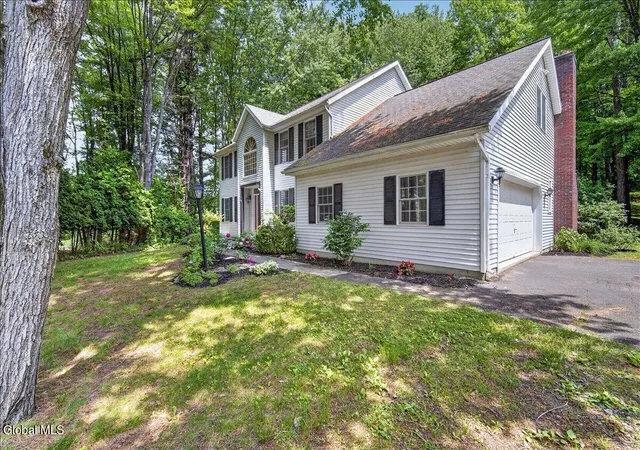 4th image of 7 Brookview Ct, Halfmoon, NY 12065 | MLS# 202619564