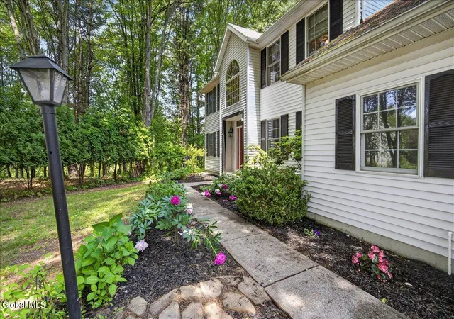 5th image of 7 Brookview Ct, Halfmoon, NY 12065 | MLS# 202619564