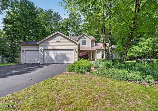Homes for sale in Saratoga Springs, NY | 3 Bluebird Ct, Saratoga Springs, NY 12866 | MLS# 202620652