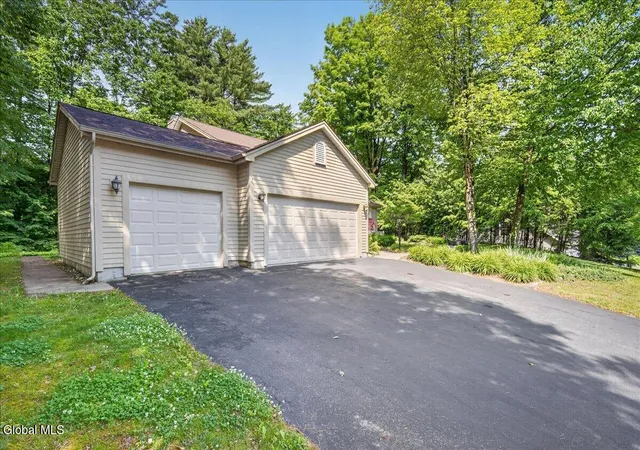 Homes for sale in Saratoga Springs, NY | 3 Bluebird Ct, Saratoga Springs, NY 12866 | MLS# 202620652