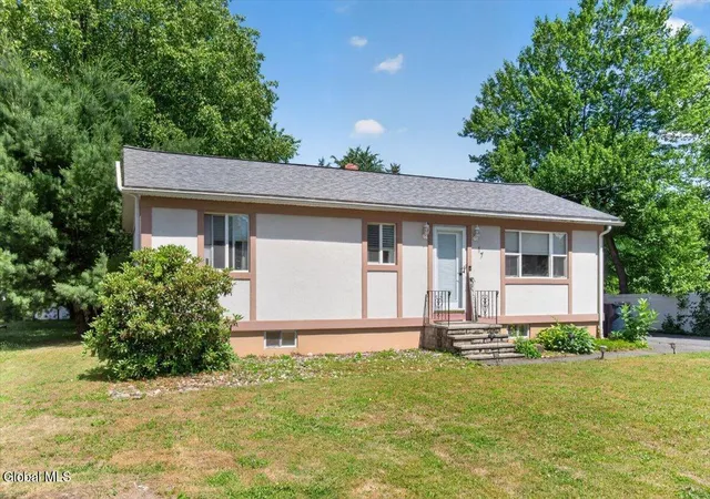 2nd image of 17 Pheasant Ct, North Greenbush, NY 12198 | MLS# 202620035