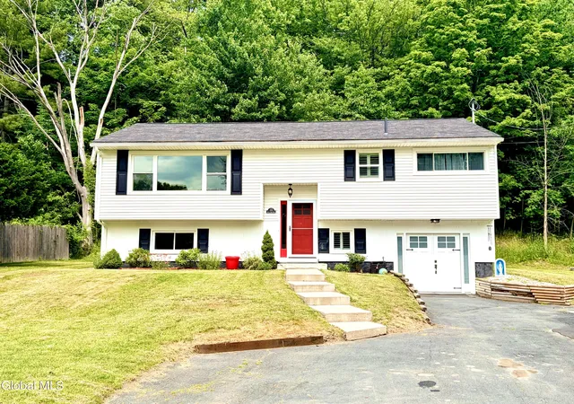 Homes for sale in Poestenkill, NY | 10 Williams St, Poestenkill, NY 12198 | MLS# 202620523