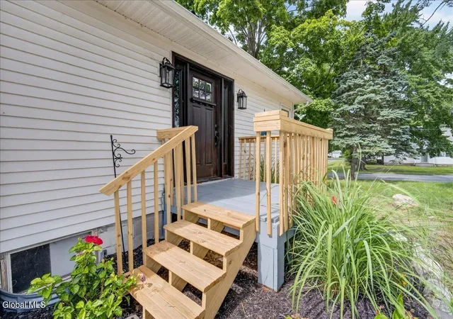 Photo 3 of Single family home for sale at 55 Hunting Rd, Colonie, NY 12205 | MLS# 202624956 | Listing updated on 2026-09-17