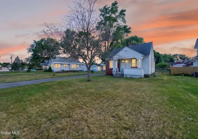 2nd image of 77 Oakdale Ave, Rotterdam, NY 12306 | MLS# 202619714