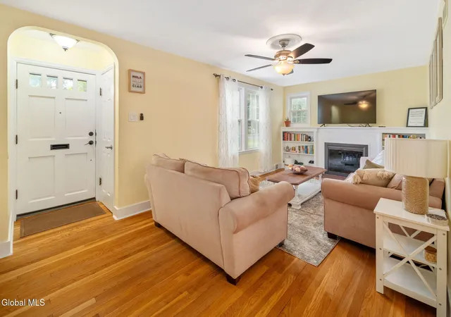 Homes for sale in Niskayuna, NY | 1548 Myron St, Niskayuna, NY 12309 | MLS# 202619908