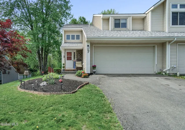 2nd image of 7 Crowsnest Ct, Waterford, NY 12188 | MLS# 202619757