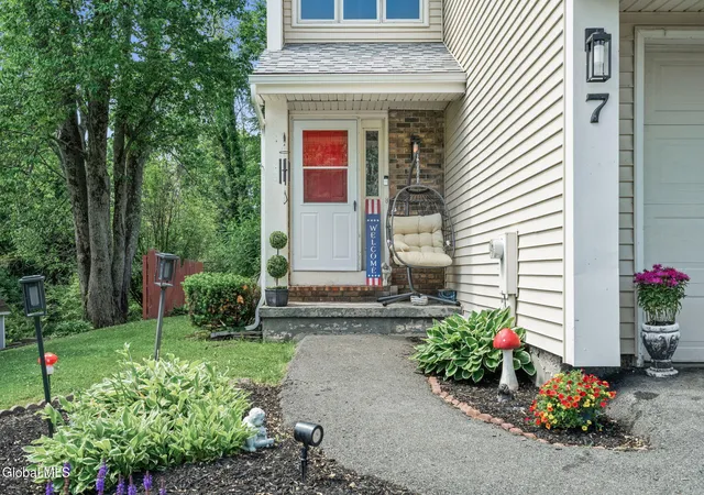 4th image of 7 Crowsnest Ct, Waterford, NY 12188 | MLS# 202619757