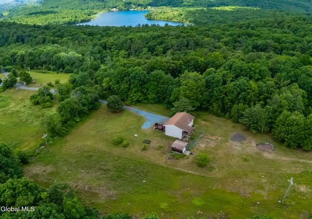 Photo 4 of Single family home for sale at 29 Smith Hl Rd, Nassau, NY 12123 | MLS# 202619886 | Listing updated on 2026-09-11