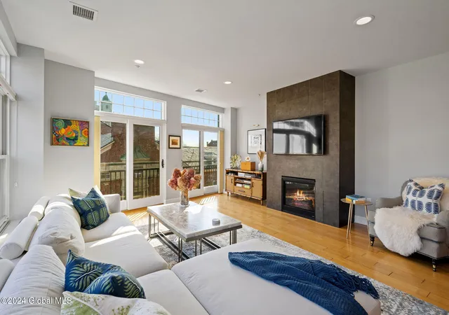 1st image of 17 Chapel St, Albany, NY 12210