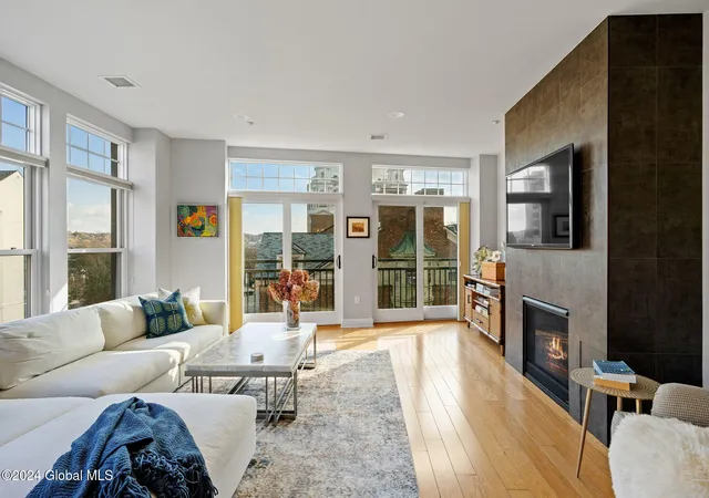 4th image of 17 Chapel St, Albany, NY 12210