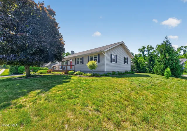 4th image of 521 Russell Rd, Bethlehem, NY 12203 | MLS# 202619989