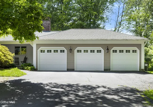 4th image of 17 Schuyler Hills Rd, Colonie, NY 12211 | MLS# 202620068