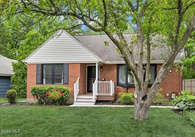 Homes for sale in Niskayuna, NY | 1930 Clifton Park Rd, Niskayuna, NY 12309 | MLS# 202619846