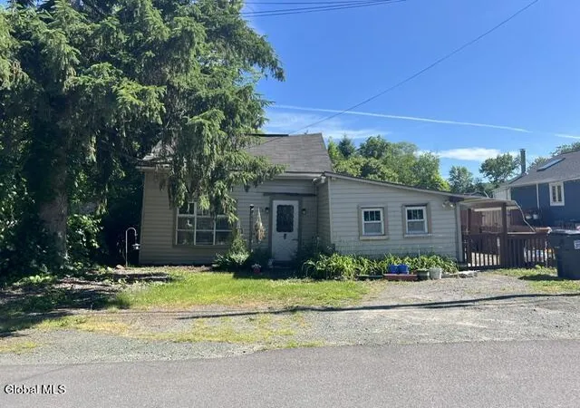 Homes for sale in Troy, NY | 323 Oakhurst St, Troy, NY 12182 | MLS# 202619821
