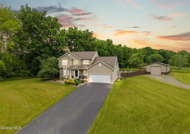 Homes for sale in Schroeppel, NY | 7 Oneida View Dr, Schroeppel, NY 13132 | MLS# 202619906