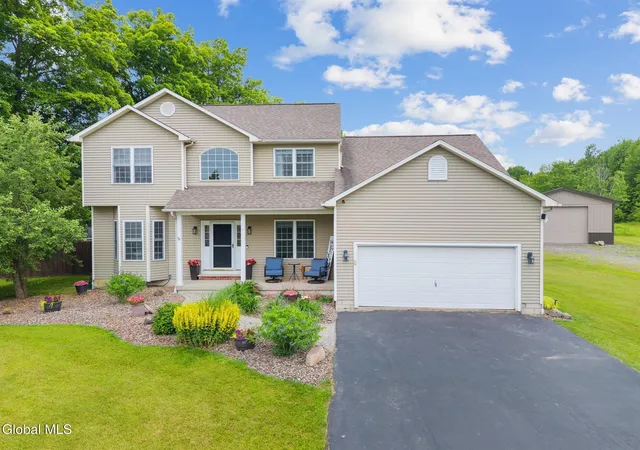 Homes for sale in Schroeppel, NY | 7 Oneida View Dr, Schroeppel, NY 13132 | MLS# 202619906
