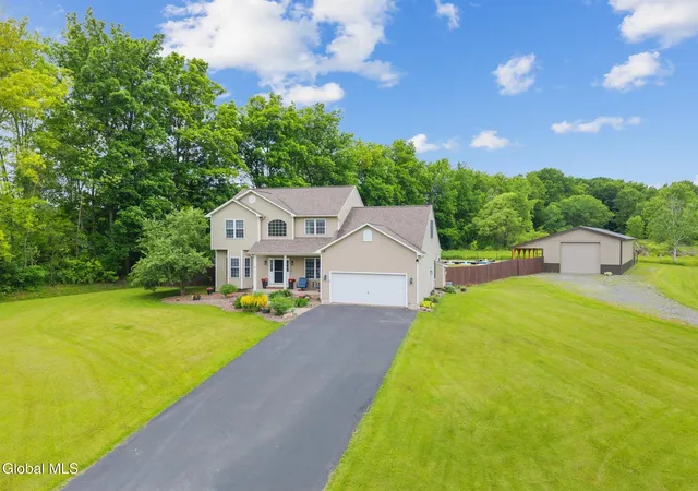 Homes for sale in Schroeppel, NY | 7 Oneida View Dr, Schroeppel, NY 13132 | MLS# 202619906