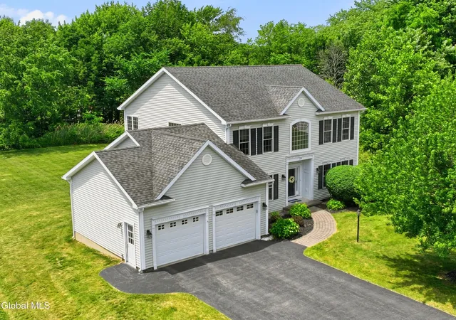 3rd image of 29 Heritage Ct, Cohoes, NY 12047 | MLS# 202619896